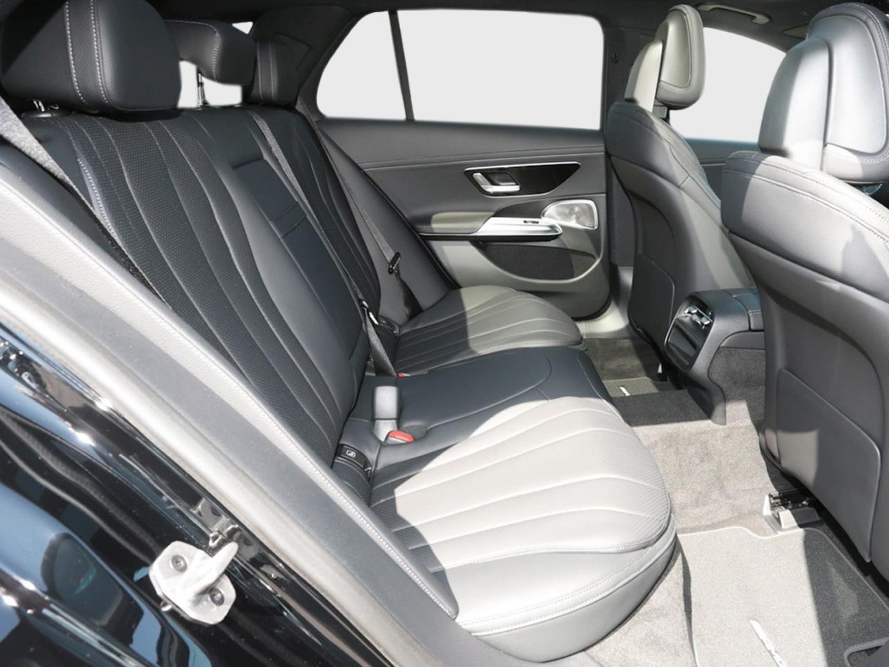 Mercedes-Benz E 220 d T-Modell AMG Night Distronic Panorama