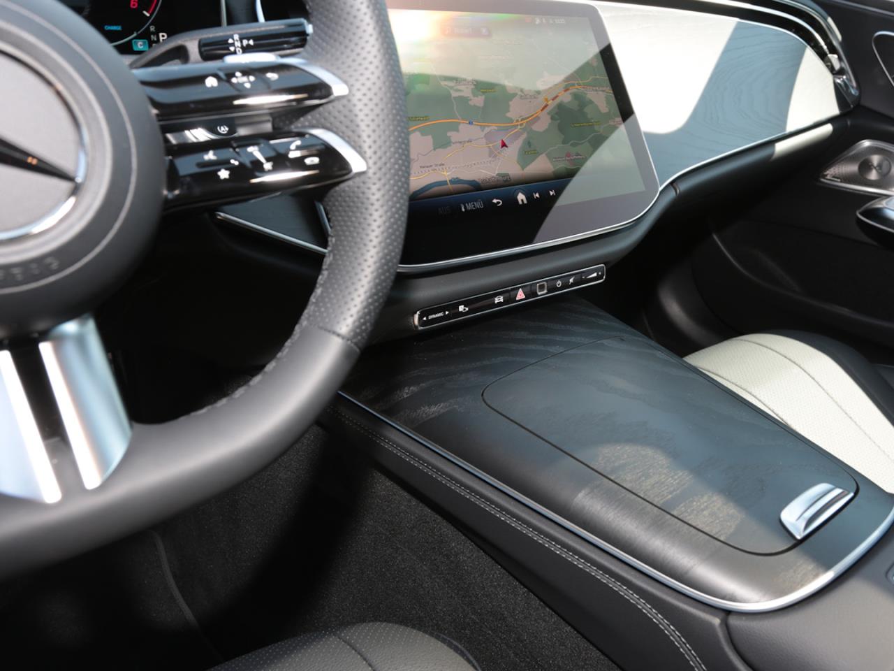 Mercedes-Benz E 220 d T-Modell AMG Night Distronic Panorama