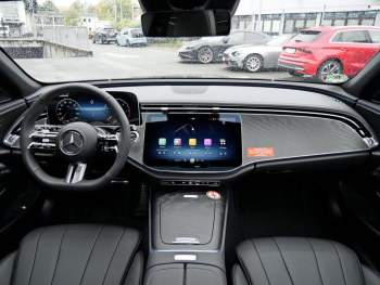 Mercedes-Benz E 220 d T-Modell AMG Night Panorama Distronic