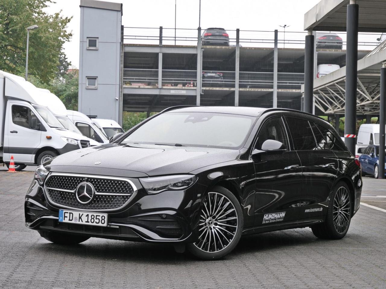 Mercedes-Benz E 220 d T-Modell AMG Night Panorama Distronic