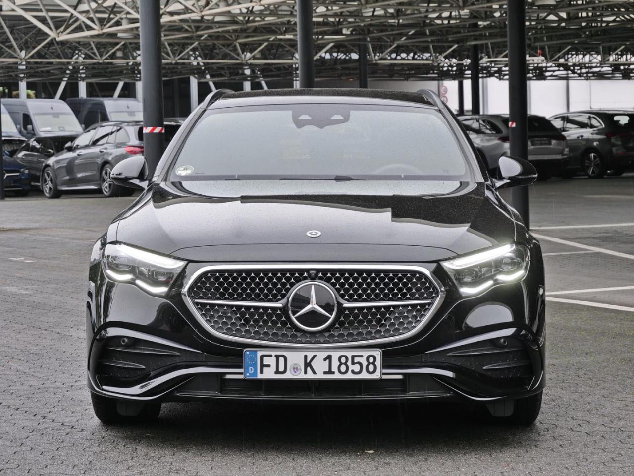 Mercedes-Benz E 220 d T-Modell AMG Night Panorama Distronic