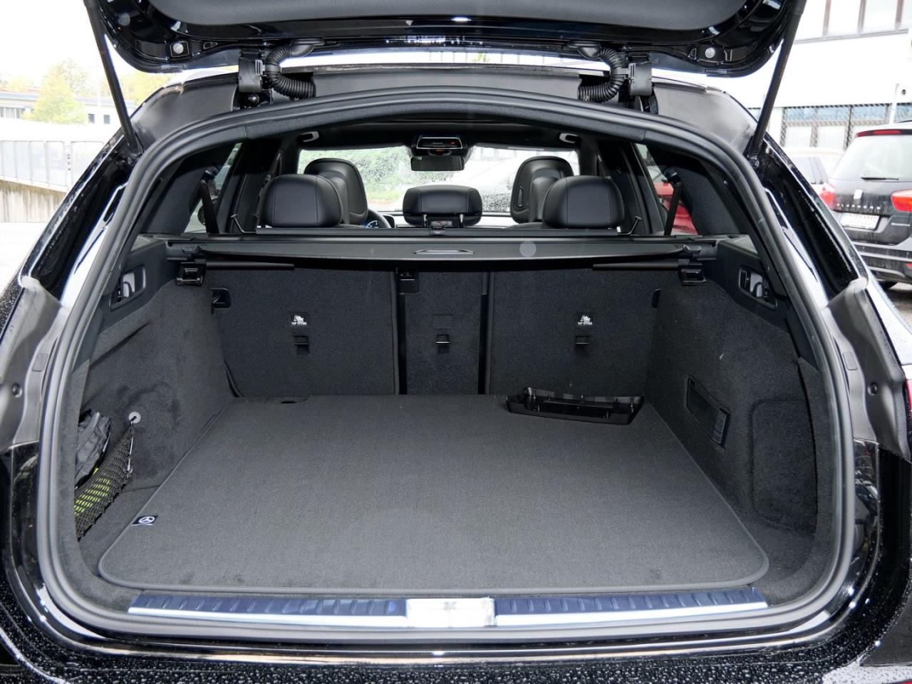 Mercedes-Benz E 220 d T-Modell AMG Night Panorama Distronic