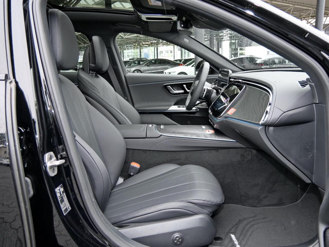 Mercedes-Benz E 220 d T-Modell AMG Night Panorama Distronic