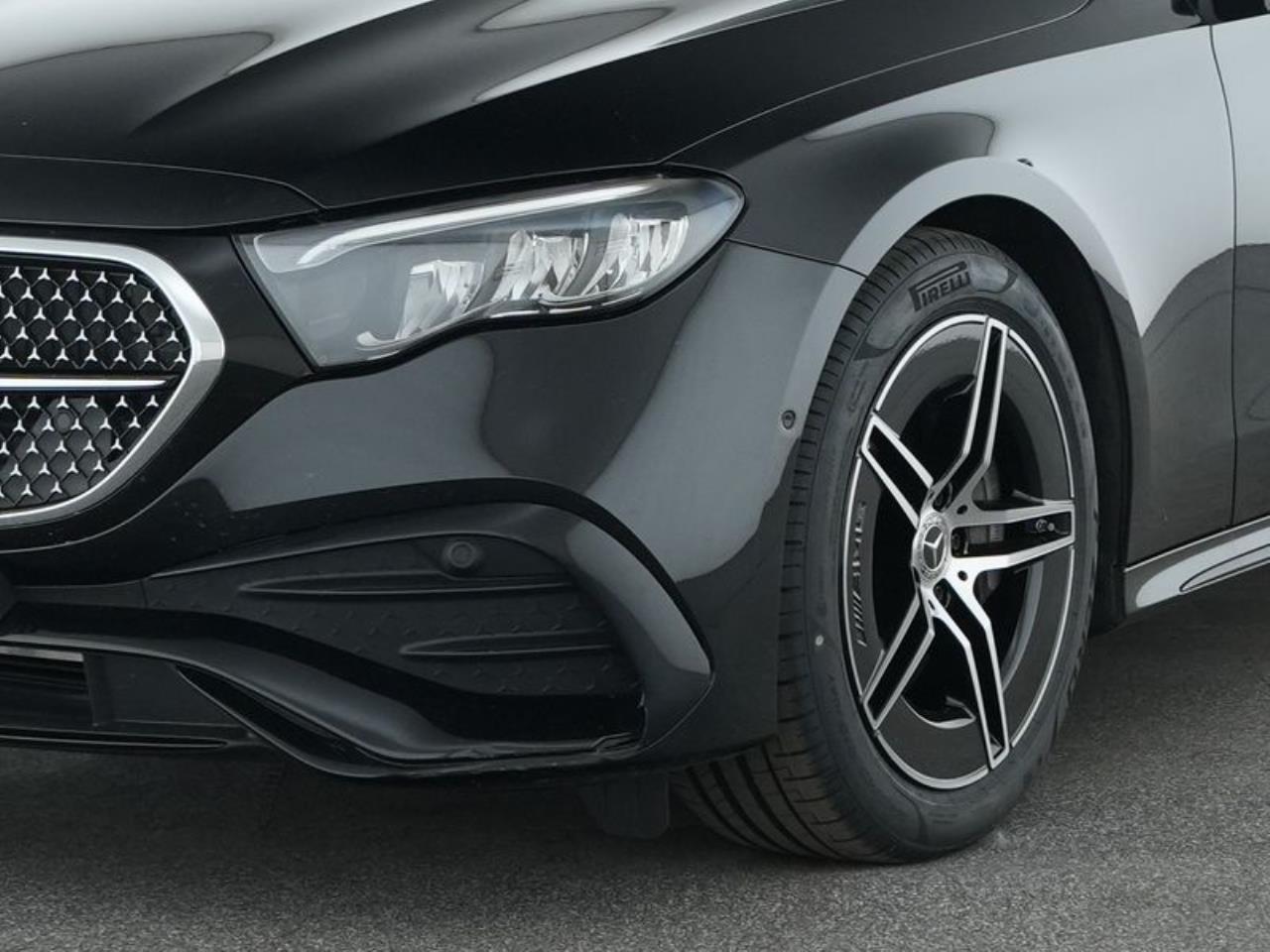 Mercedes-Benz E 220 d T AMG Night Panorama Distronic Kamera AHK