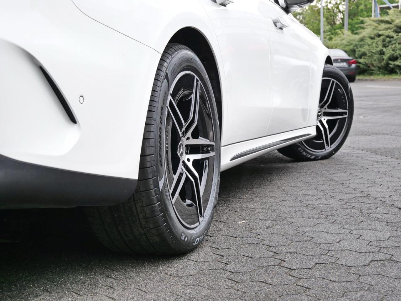 Mercedes-Benz E 220 d T AMG Night Distronic Panorama Totwinkel
