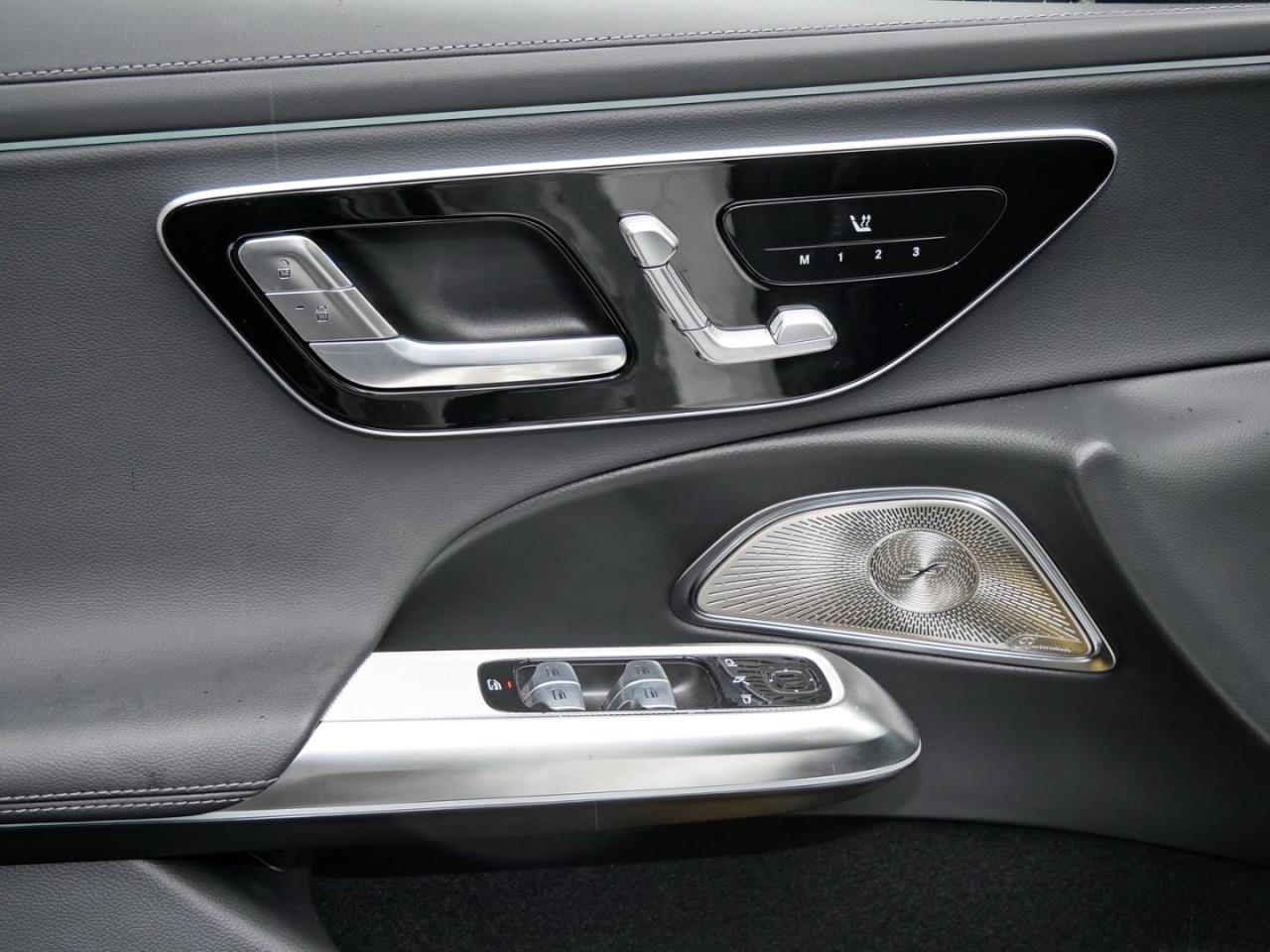 Mercedes-Benz E 300 de 4M T AMG Distronic Memory 360° AHK