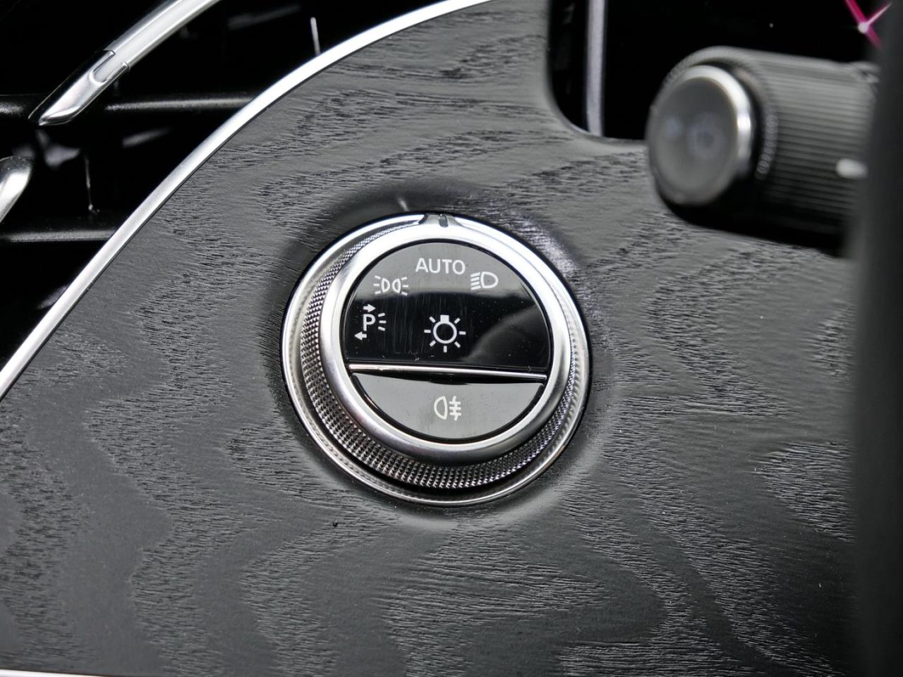 Mercedes-Benz E 300 de 4M T AMG Distronic Memory 360° AHK