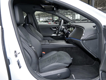 Mercedes-Benz E 300 de 4M T AMG Distronic Memory 360° AHK