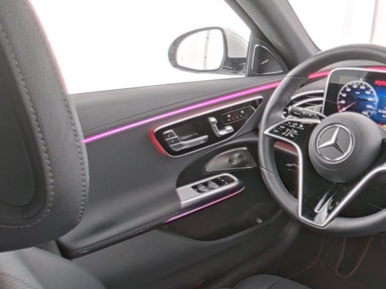 Mercedes-Benz E 300 de 4M T Exclusive Panorama Distronic 360°