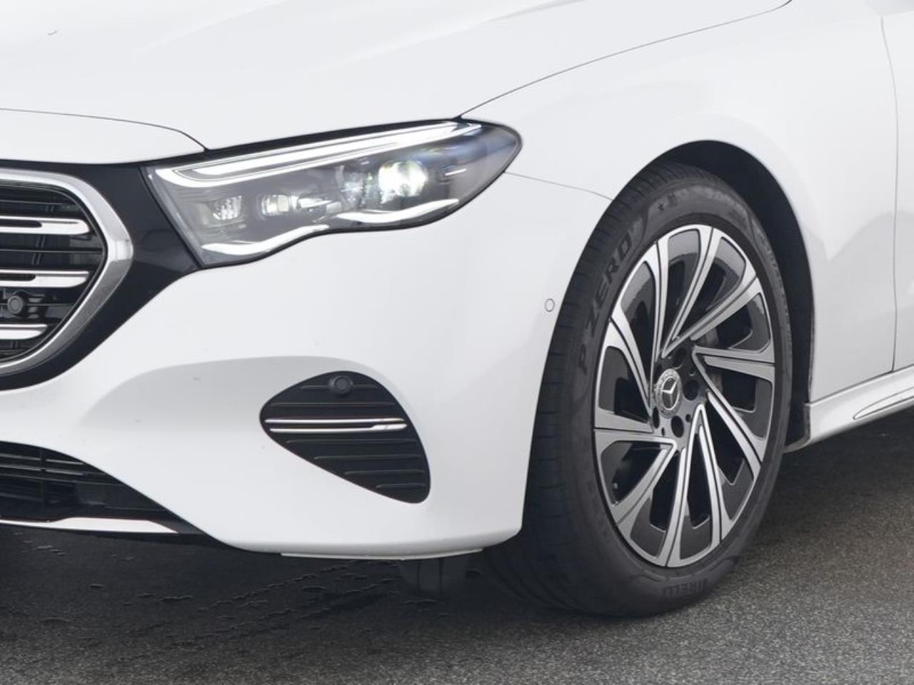 Mercedes-Benz E 300 de 4M T Exclusive Panorama Distronic 360°