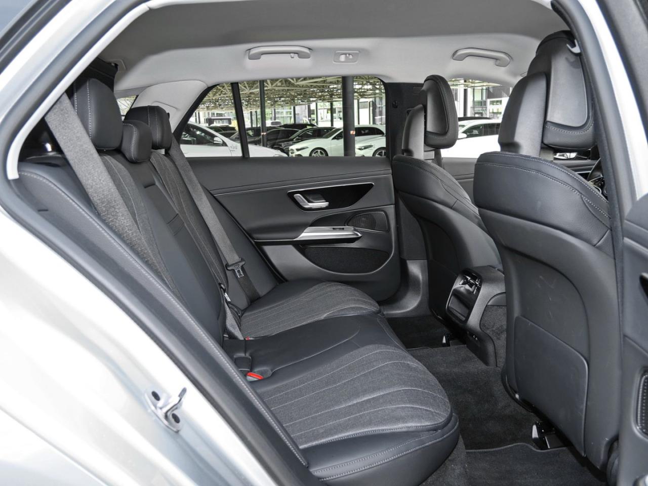 Mercedes-Benz E 300 de T Avantgarde Distronic Memory 360° AHK
