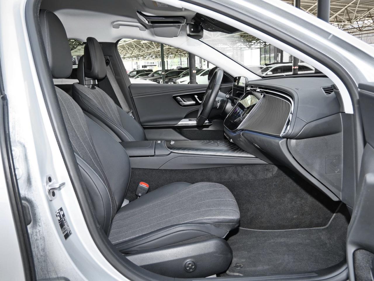 Mercedes-Benz E 300 de T Avantgarde Distronic Memory 360° AHK