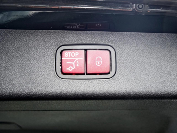 Mercedes-Benz E 300 e T Avantgarde Distronic 360° AHK Burmester