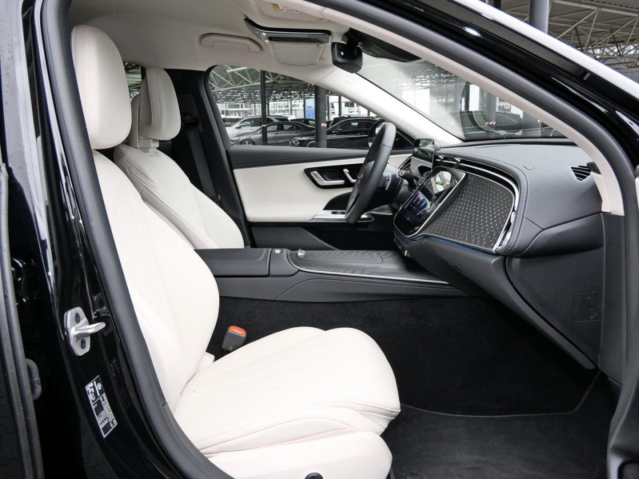 Mercedes-Benz E 300 e T Avantgarde Distronic 360° AHK Burmester