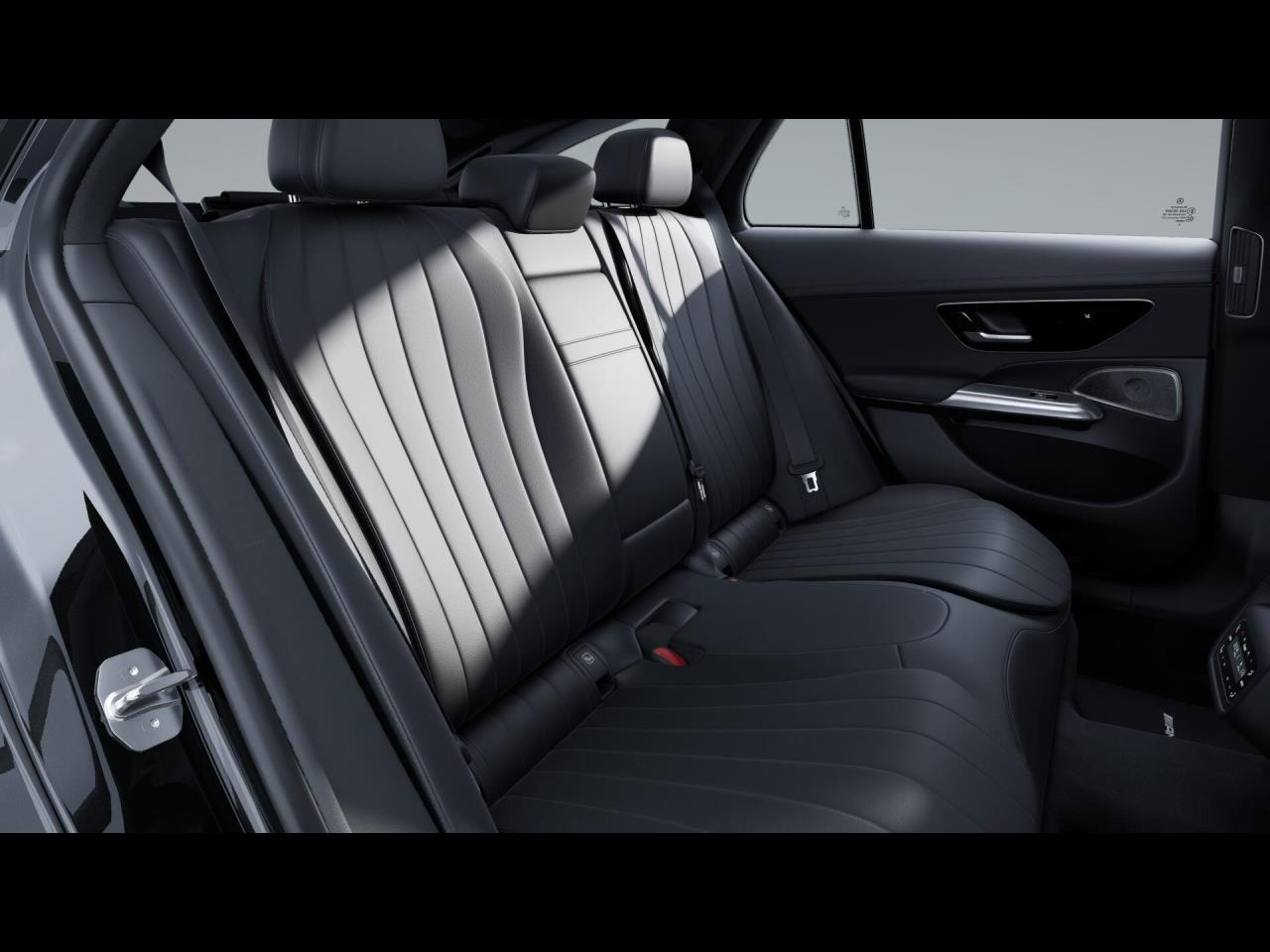 Mercedes-Benz E 450 4M T AMG Panorama Standhzg Distronic AHK