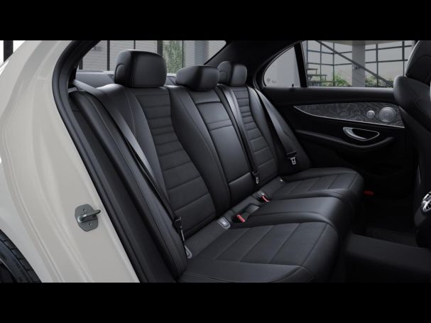 Mercedes-Benz E 300 de 4M AMG Night Burmester Panorama Kamera