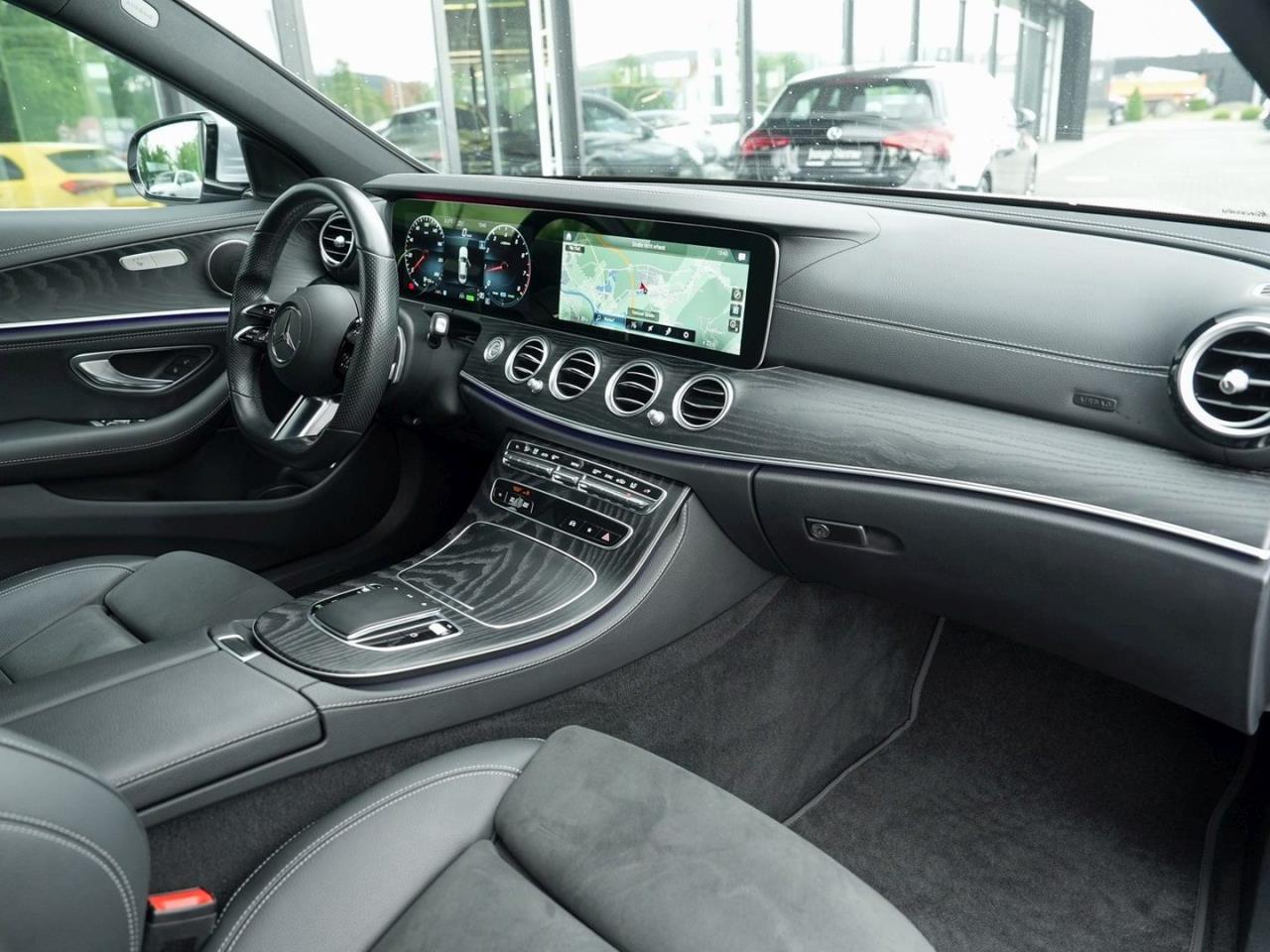 Mercedes-Benz E 450 4M AMG Distronic+ KeylessGo 360? Park