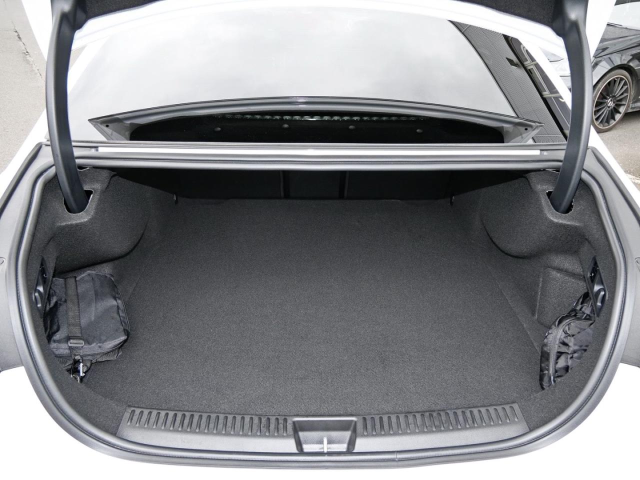 Mercedes-Benz E 300 de AMG Night Memory NP 84.865 360?