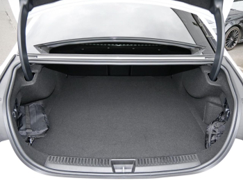Mercedes-Benz E 300 de AMG Night Memory NP 84.865 360?
