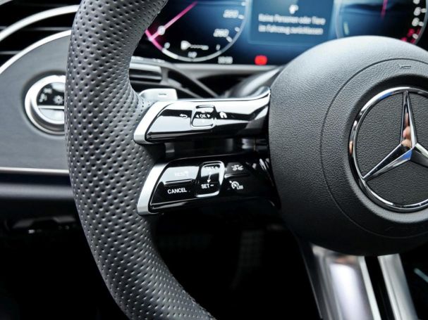 Mercedes-Benz E 300 e AMG Night Panorama Distronic+ Kamera