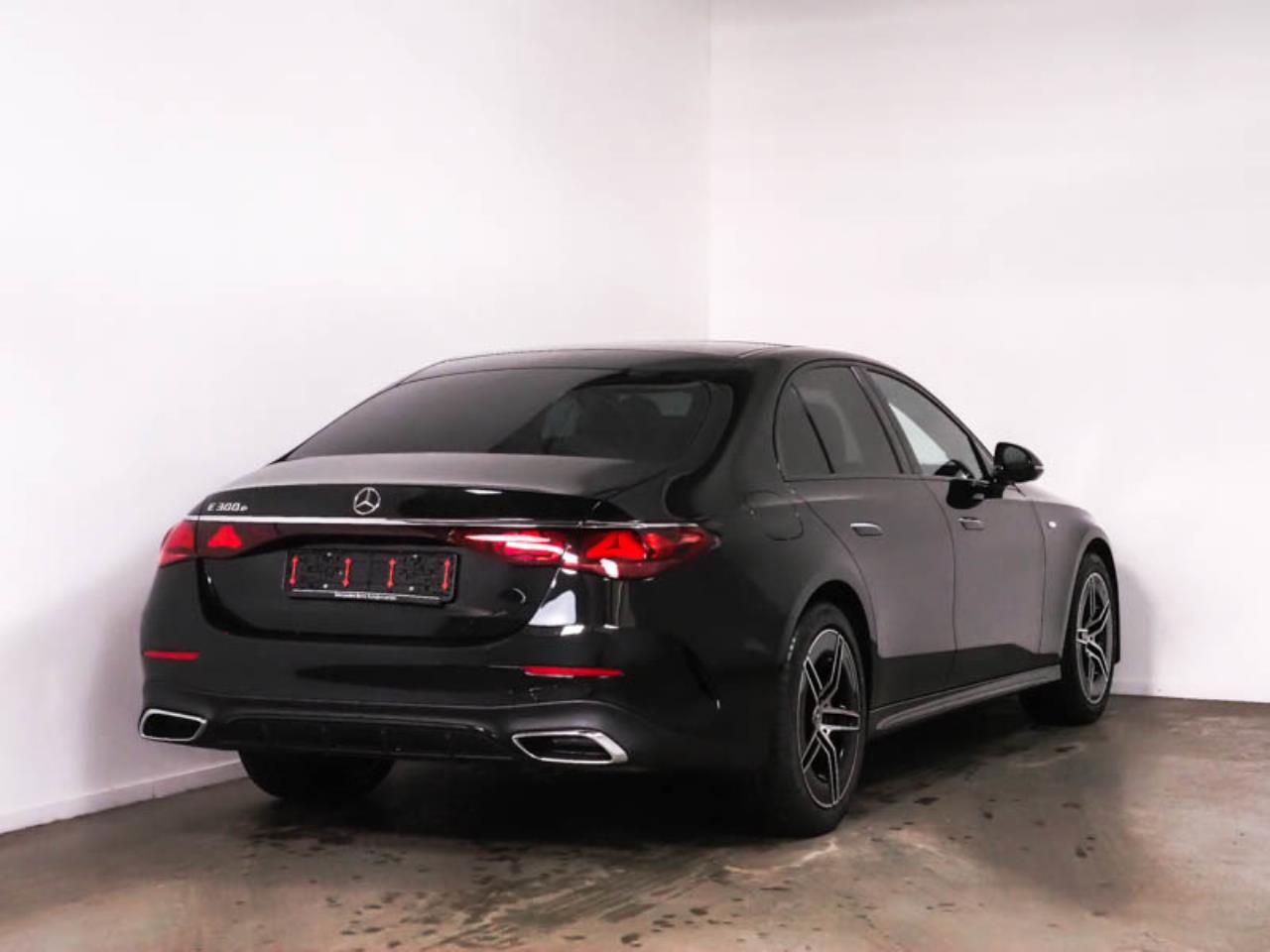 Mercedes-Benz E 300 e AMG Night Panorama Distronic+ Kamera