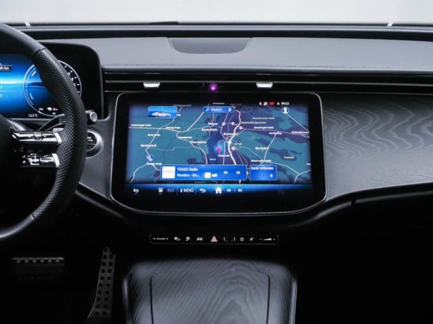 Mercedes-Benz E 300 e AMG Night Panorama Distronic+ Kamera