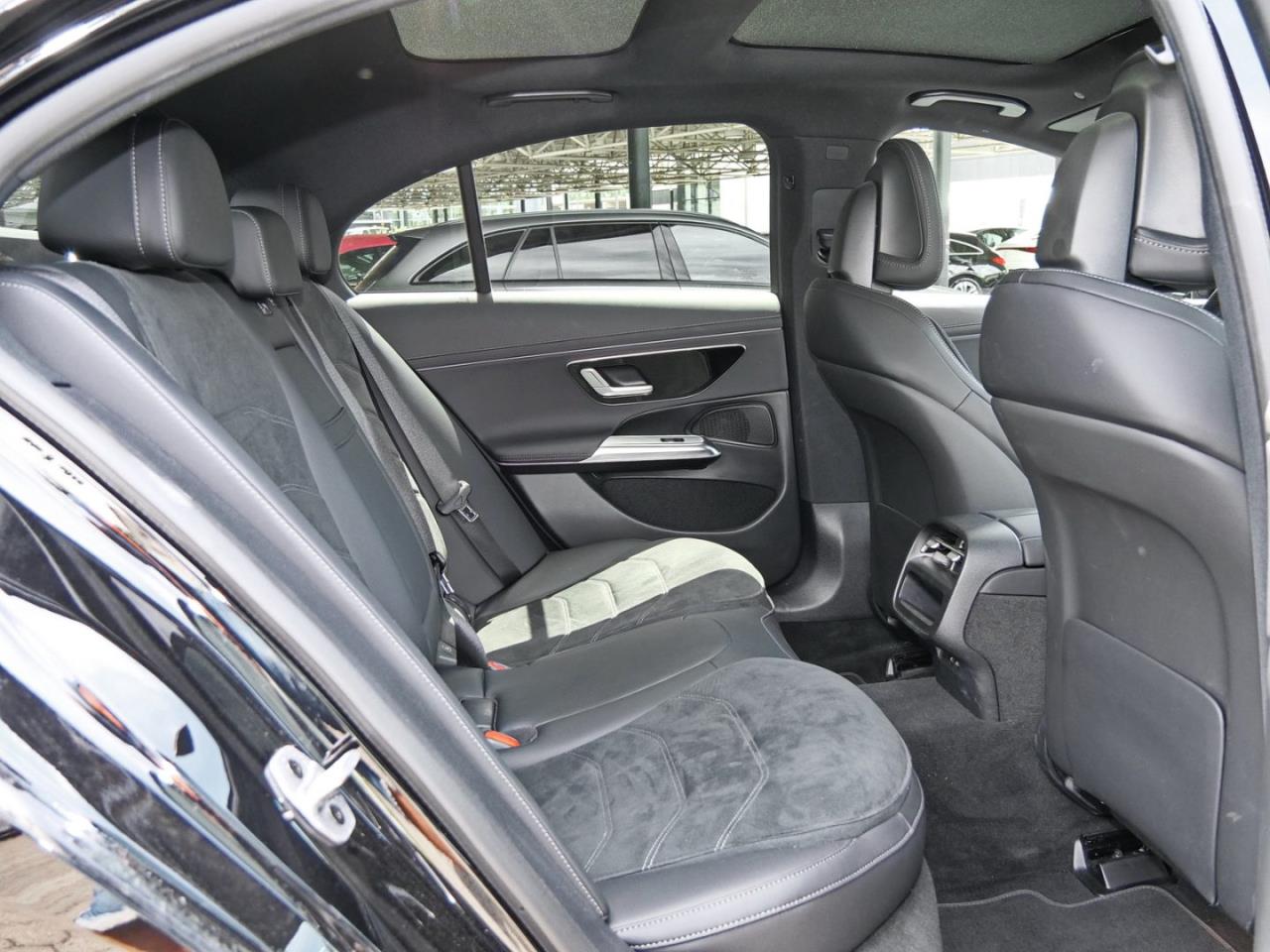 Mercedes-Benz E 450 d 4M AMG Distronic Panorama 360° AHK