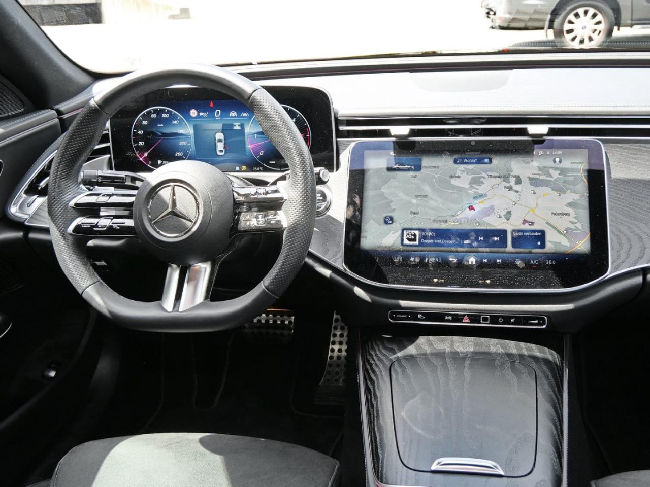 Mercedes-Benz E 450 d 4M AMG Distronic Panorama 360° AHK