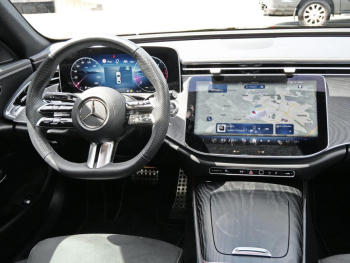 Mercedes-Benz E 450 d 4M AMG Distronic Panorama 360° AHK