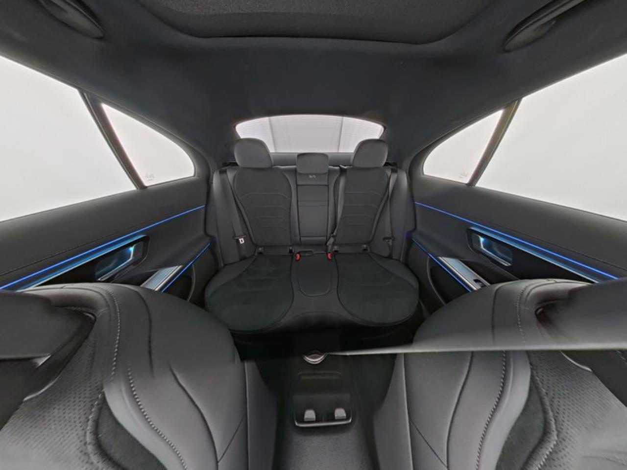 Mercedes-Benz E 450 d 4M AMG Distronic Panorama 360° AHK