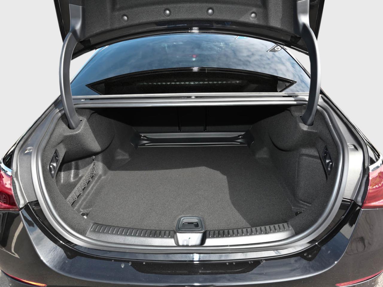 Mercedes-Benz E 450 d 4MATIC Limousine AMG Night Panorama AHK