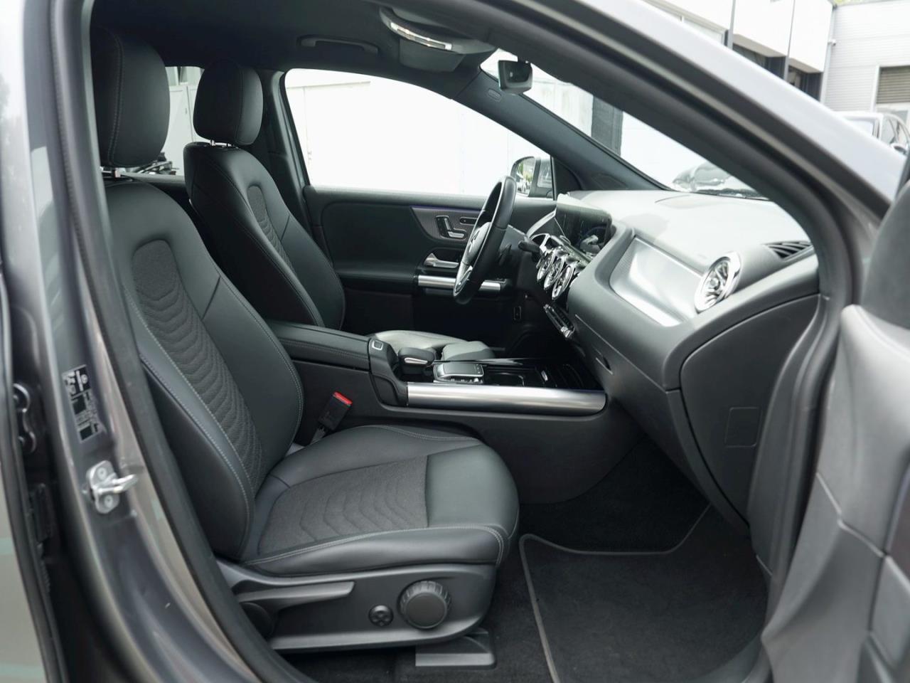 Mercedes-Benz EQA 250+ Progressive Distronic Kamera Easy-P AHK