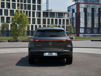 Mercedes-Benz EQA 250+ AMG Night Distronic Kamera Easy-Pack