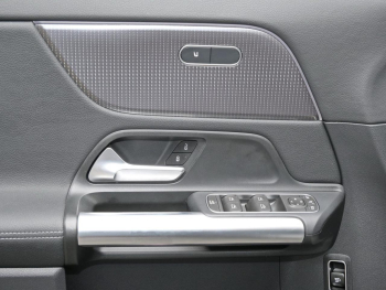 Mercedes-Benz EQA 250+ Progressive Distronic Navi EasyP Klima