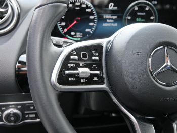 Mercedes-Benz EQA 250+ Progressive Distronic Navi EasyP Klima