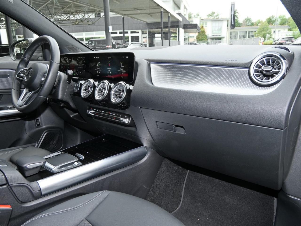 Mercedes-Benz EQA 250+ Progressive Distronic Navi EasyP Klima