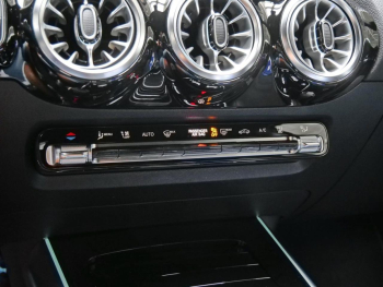 Mercedes-Benz EQA 300 4M AMG Distronic Advanced-Paket Kamera