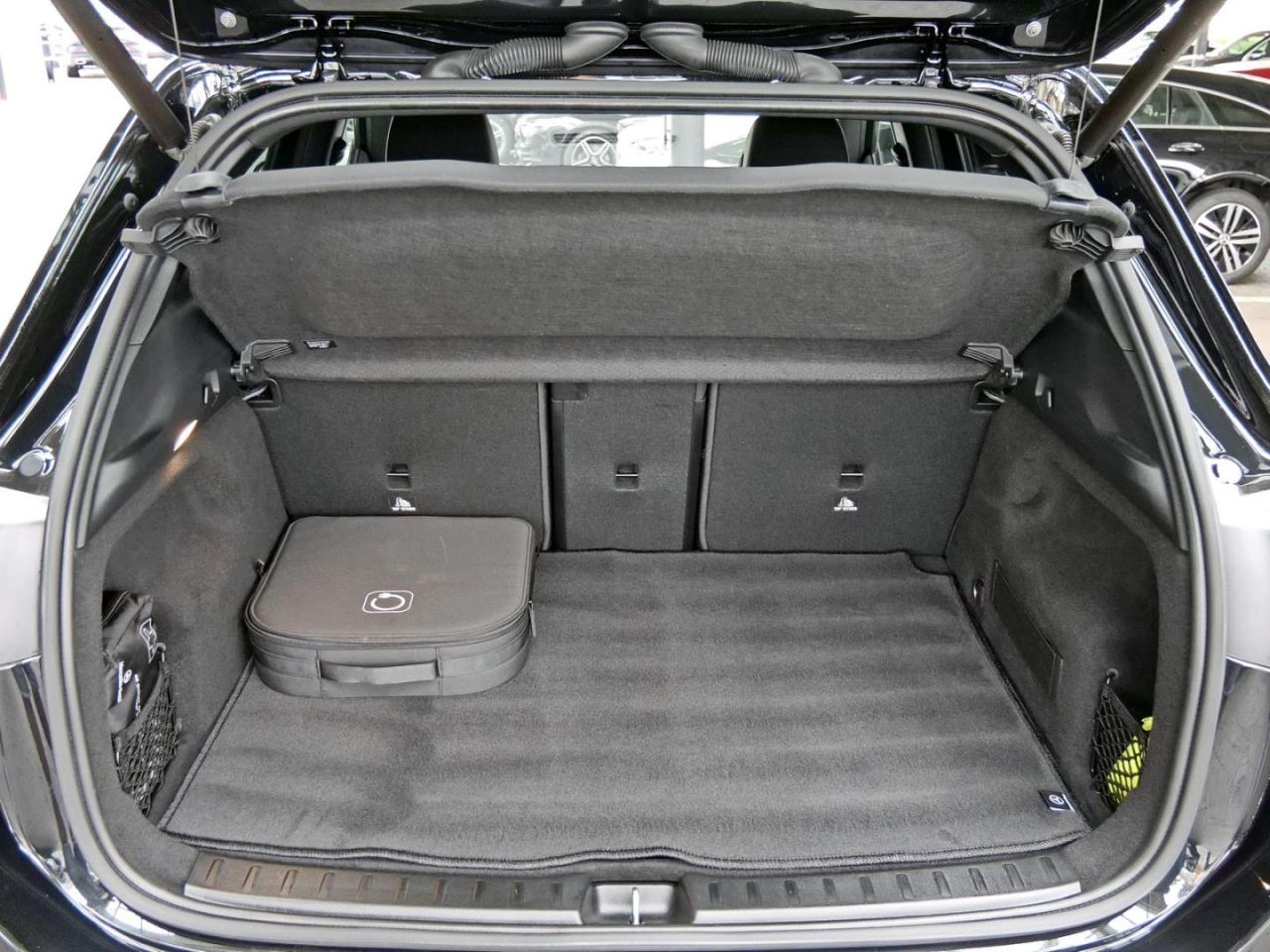Mercedes-Benz EQA 300 4M AMG Distronic Advanced-Paket Kamera