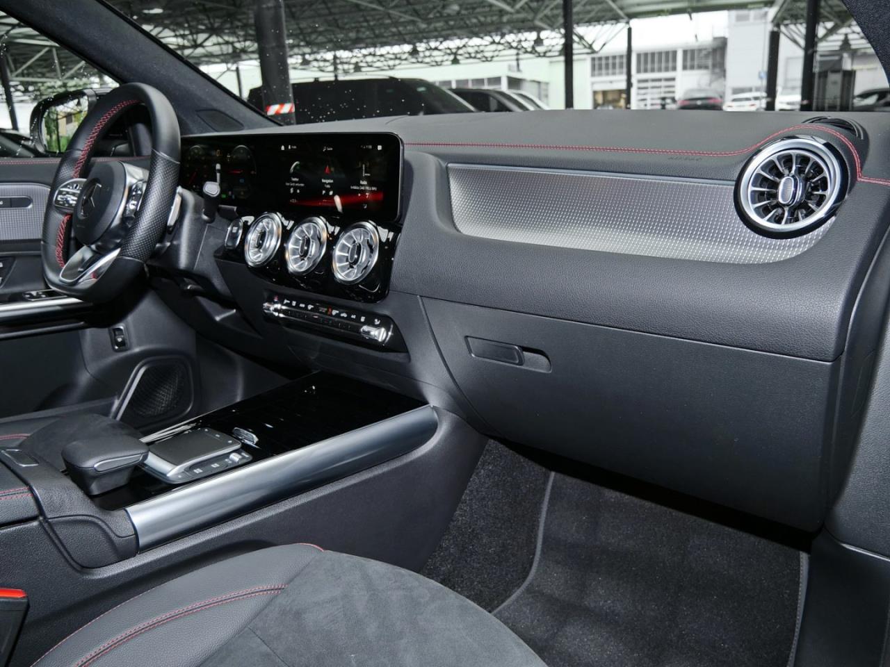 Mercedes-Benz EQA 300 4M AMG Distronic Advanced-Paket Kamera