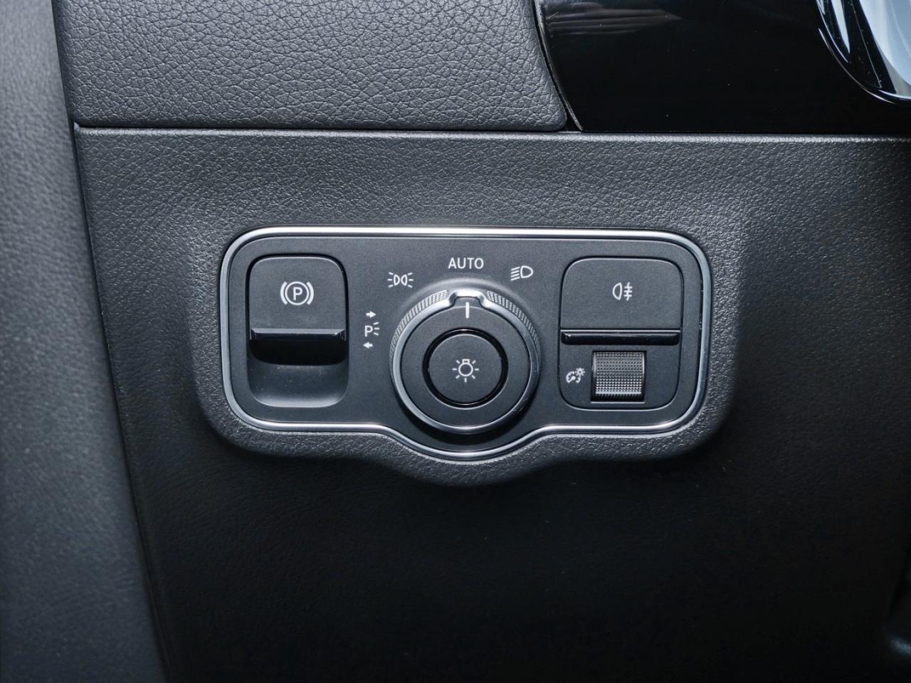Mercedes-Benz EQA 300 4M AMG Night MBUX-Navi Distronic Kamera
