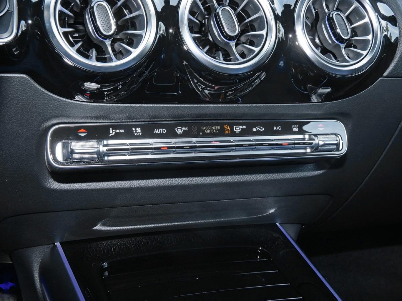 Mercedes-Benz EQA 300 4M AMG Night MBUX-Navi Distronic Kamera