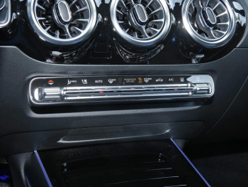 Mercedes-Benz EQA 300 4M AMG Night MBUX-Navi Distronic Kamera