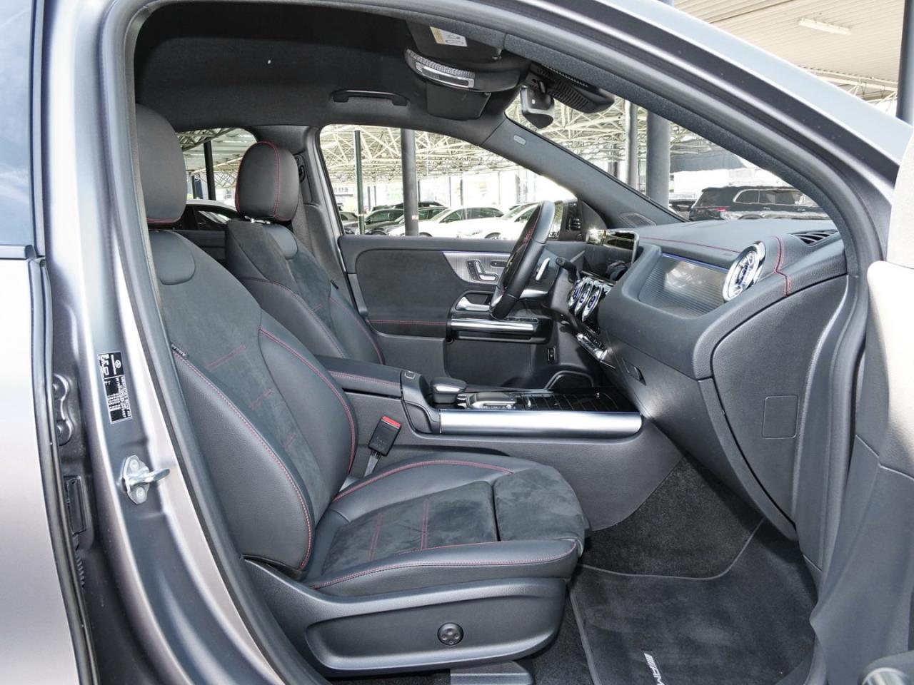 Mercedes-Benz EQA 300 4M AMG Night MBUX-Navi Distronic Kamera