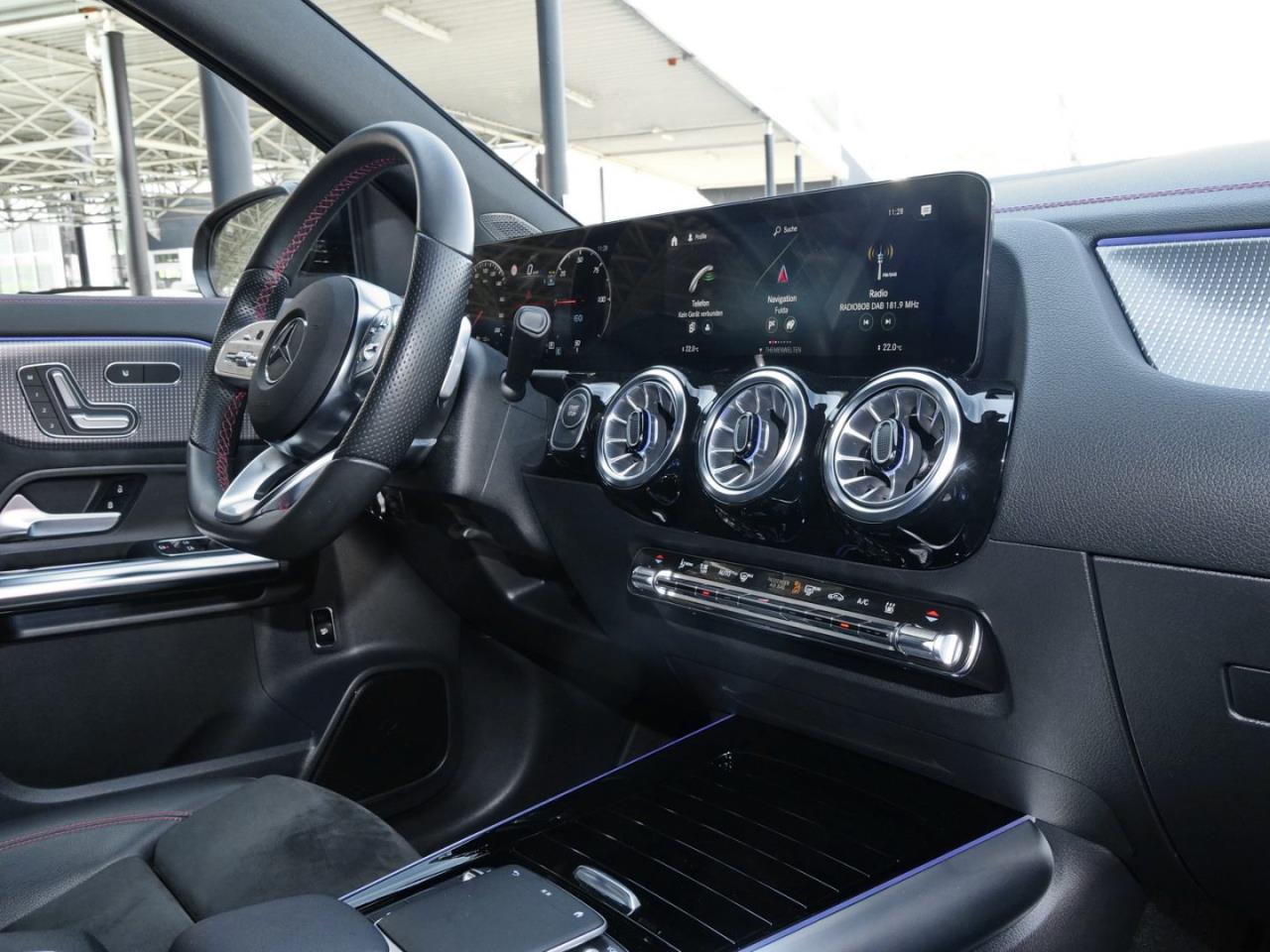Mercedes-Benz EQA 300 4M AMG Night MBUX-Navi Distronic Kamera