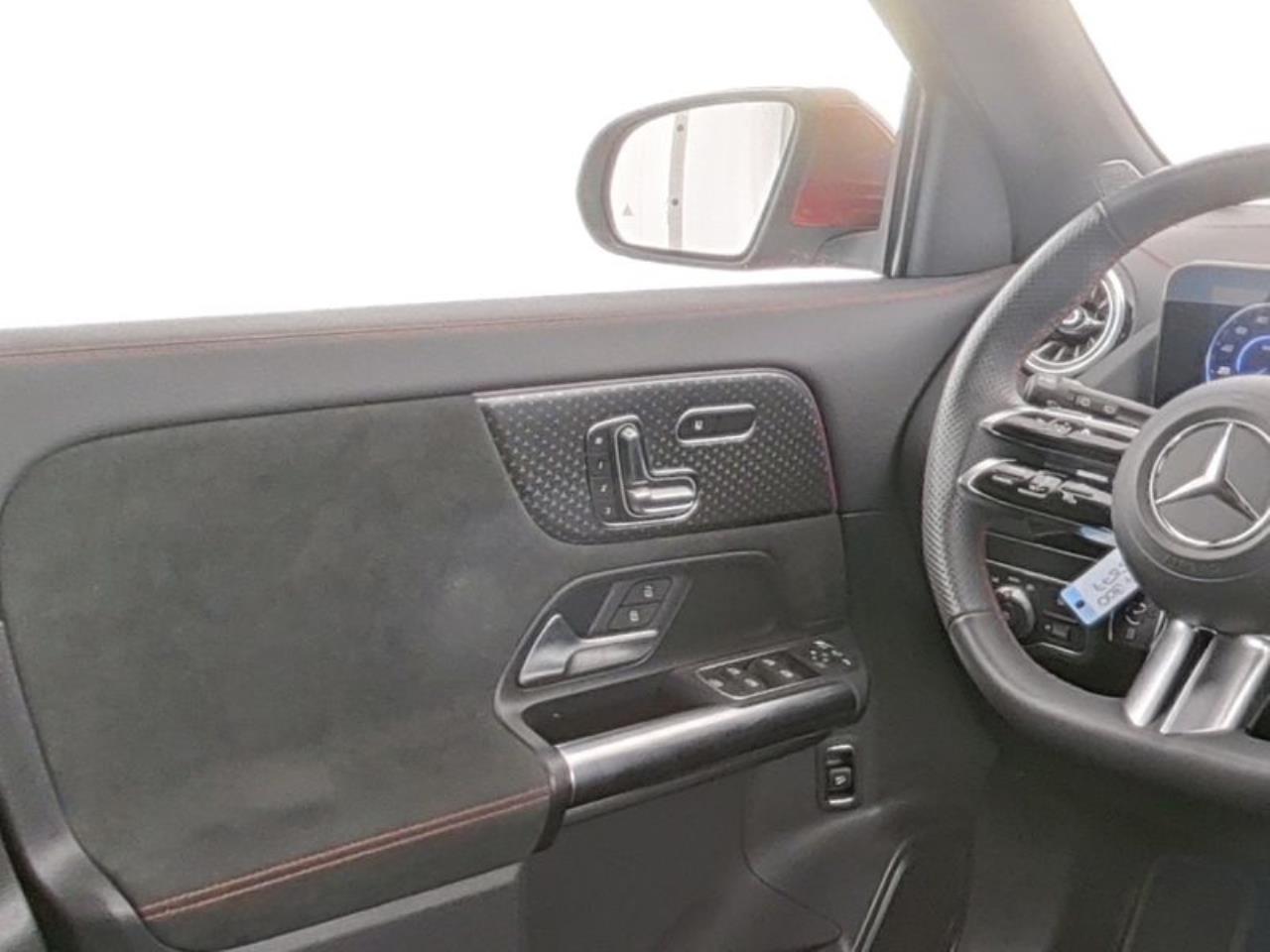 Mercedes-Benz EQA 300 4M AMG Distronic HeadUp Kamera AHK Memory