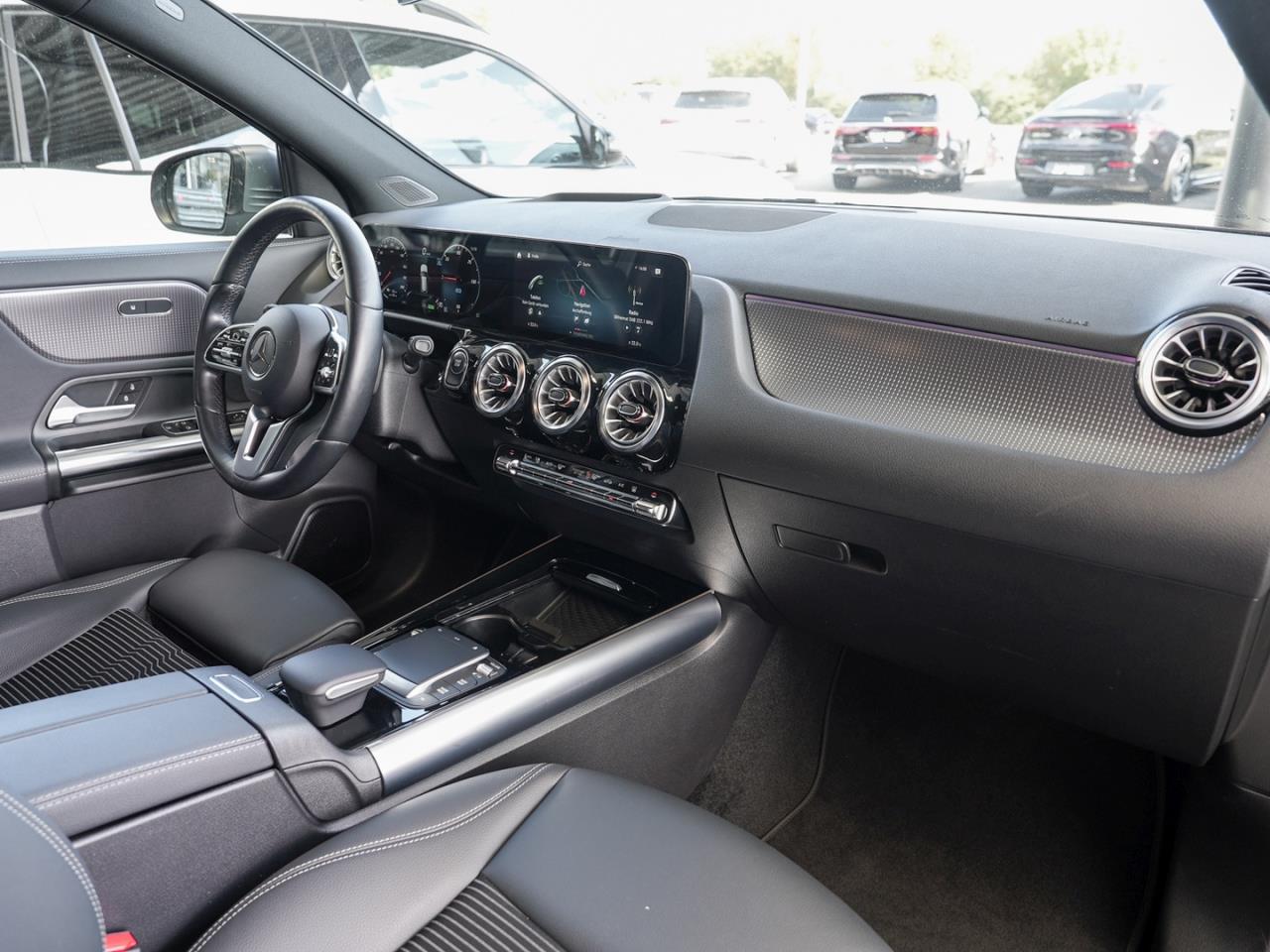 Mercedes-Benz EQA 300 4M Progressive Distronic Kamera HUD AHK