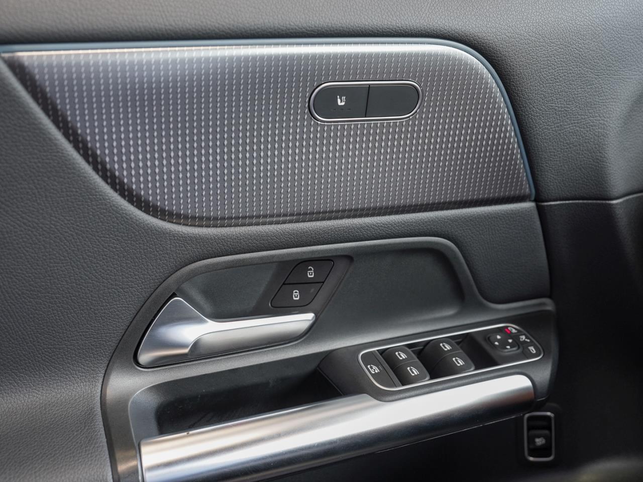 Mercedes-Benz EQA 300 4M Progressive Distronic Kamera HUD AHK