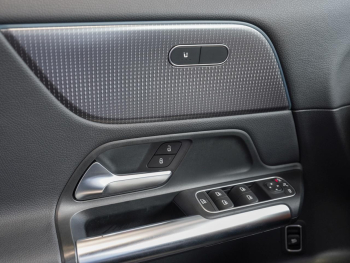 Mercedes-Benz EQA 300 4M Progressive Distronic Kamera HUD AHK