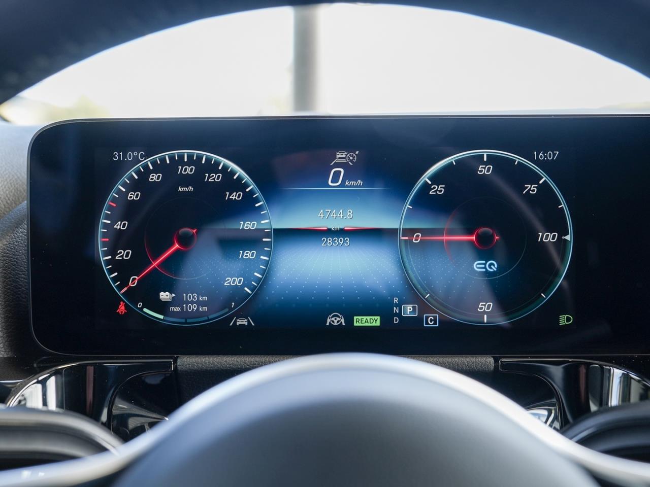 Mercedes-Benz EQA 300 4M Progressive Distronic Kamera HUD AHK