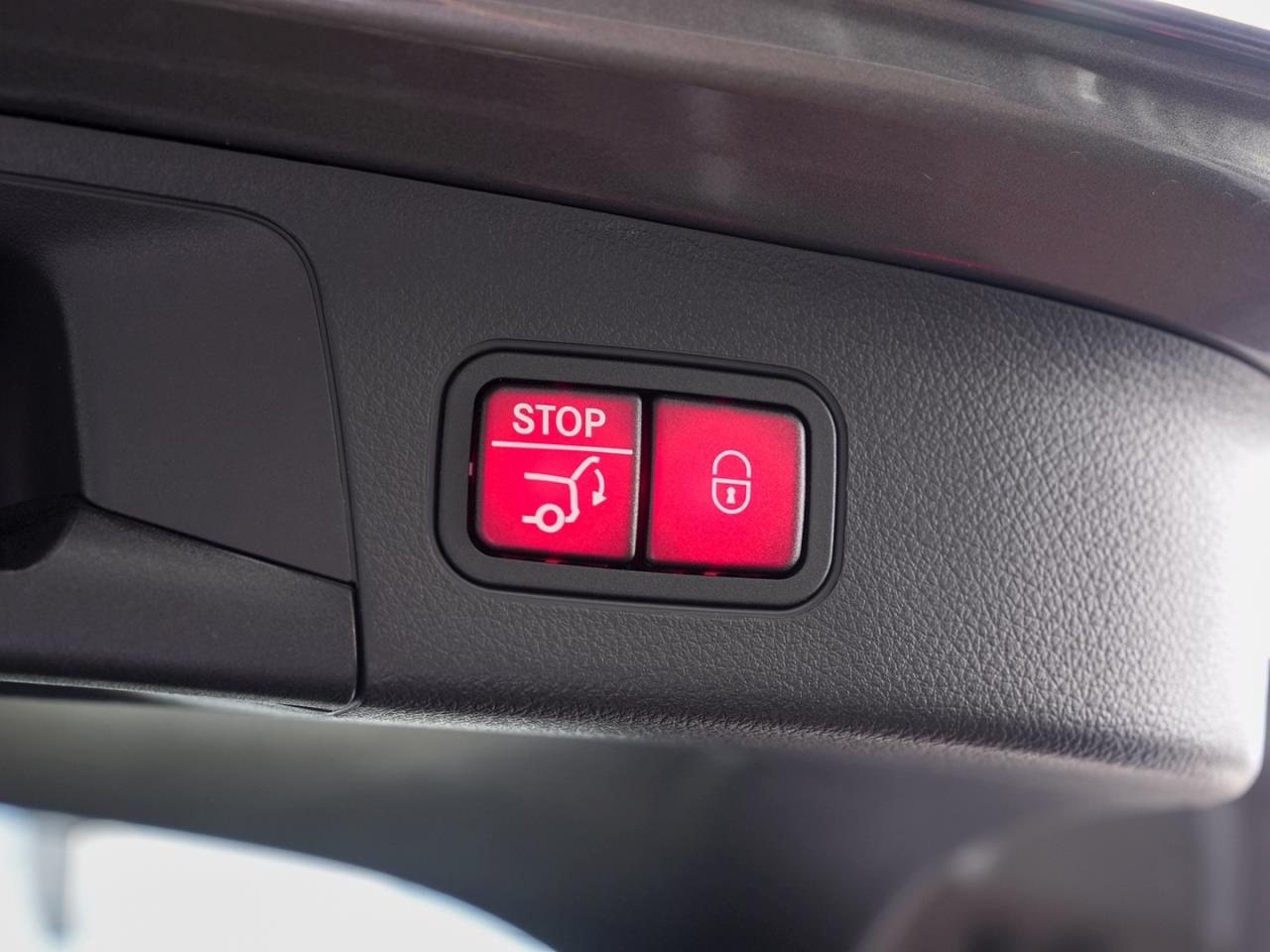 Mercedes-Benz EQA 300 4M Progressive Distronic Kamera HUD AHK